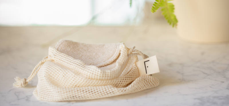 Introduce los accesorios reutilizables más sostenibles de Freshly a tu rutina, ¡cuidemos juntos el planeta! Introduce los accesorios reutilizables más sostenibles de Freshly a tu rutina, ¡cuidemos juntos el planeta!